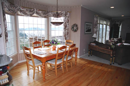 Breakfast area and family room