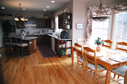 Kitchen and breakfast area