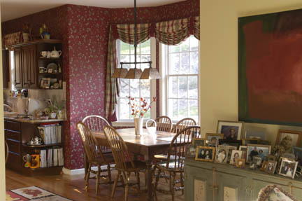 Kitchen and breakfast area